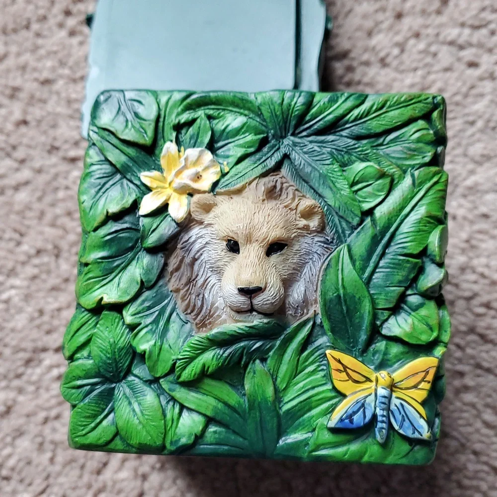 Tropical Green Bathroom Set with Safari Design